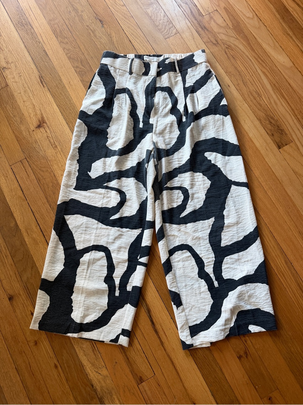 Haver and Blair black and cream pants